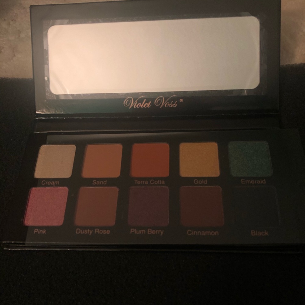 Eye shadow palette